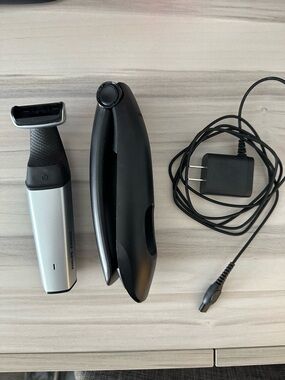 Philips Silver/Black Electric Trimmer with Charger